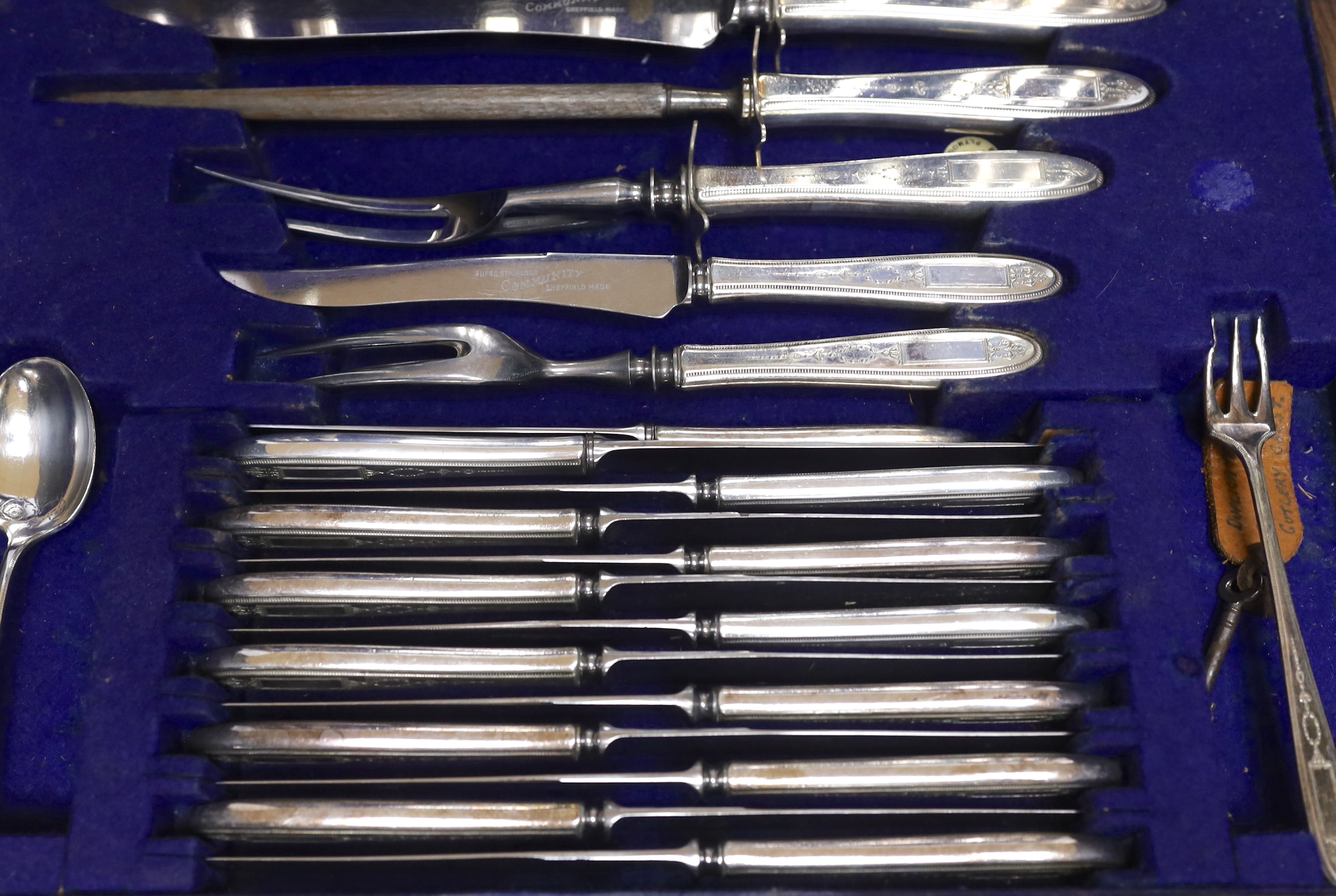 An oak cased canteen of plated cutlery, twelve place settings, 45 x 35 x 23.5cm